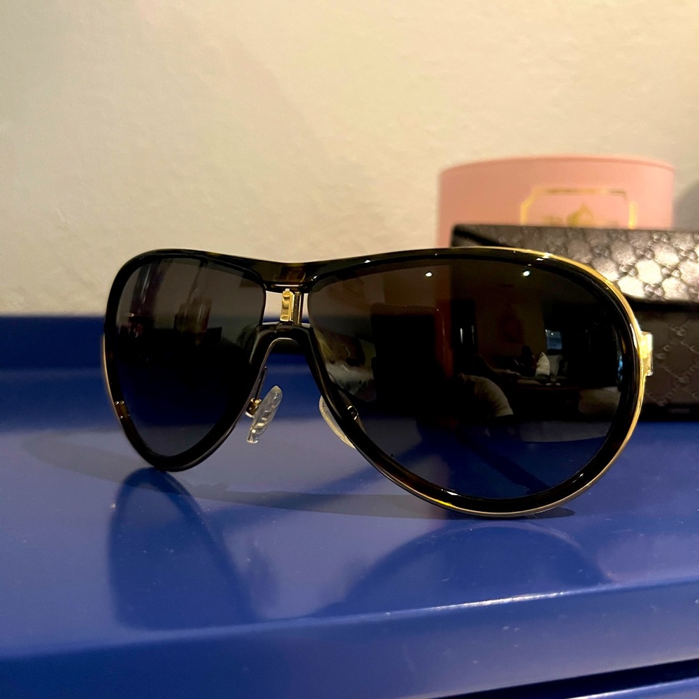 Gucci GG 1566 Black and Gold Aviator Sunglasses Italy Unisex